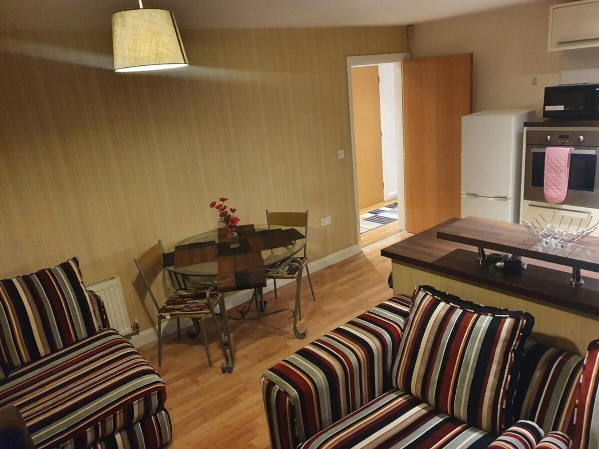 Two Bedroom Apartment, Free Parking, Close To Uclan And Free Wifi Πρέστον Εξωτερικό φωτογραφία
