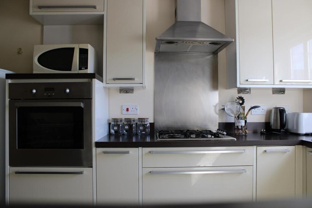 Two Bedroom Apartment, Free Parking, Close To Uclan And Free Wifi Πρέστον Εξωτερικό φωτογραφία