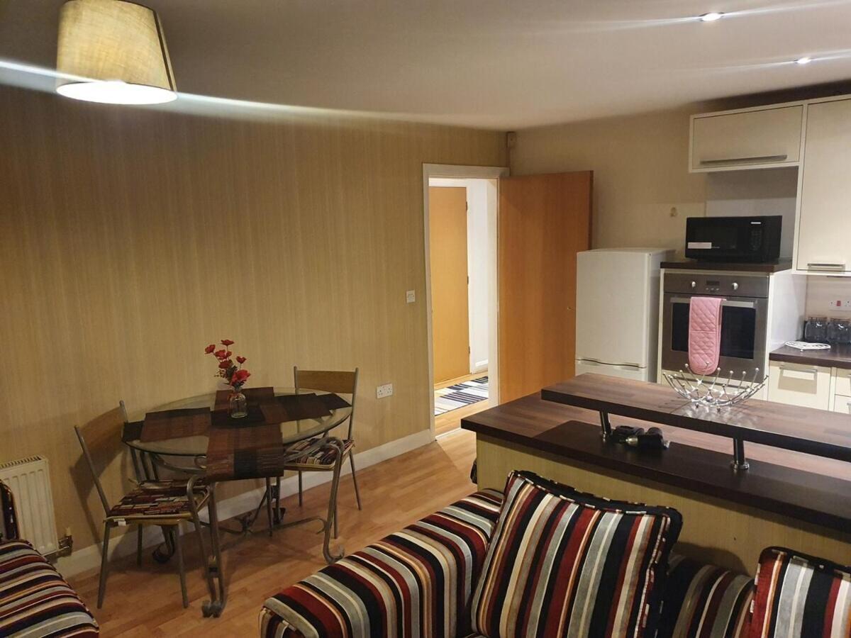 Two Bedroom Apartment, Free Parking, Close To Uclan And Free Wifi Πρέστον Εξωτερικό φωτογραφία